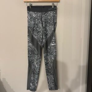 Nike pro leggings size Small